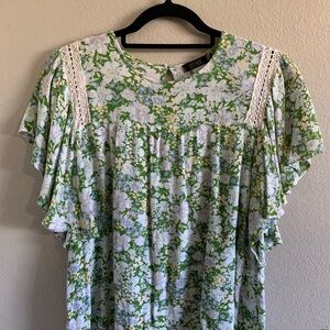 Cure. floral blouse like new size Large